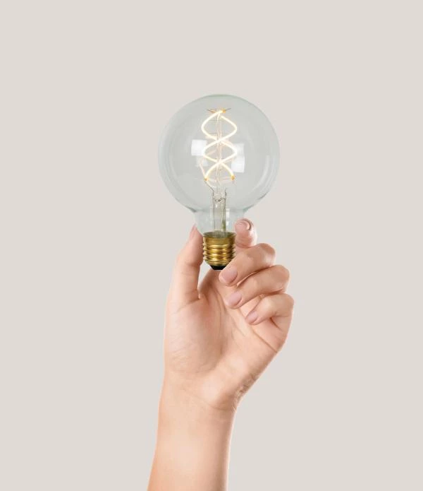 Lucide G95 - Glühfadenlampe - Ø 9,5 cm - LED Dim. - E27 - 1x4,9W 2700K - Transparent - Atmosphäre 1